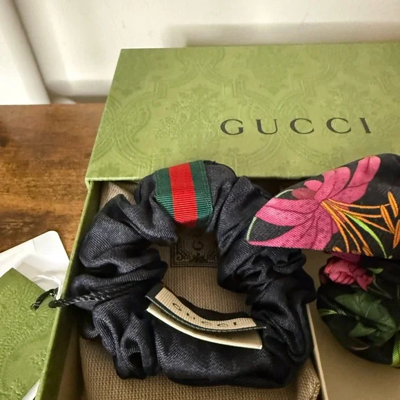 ✨SOLD✨Gucci 100% Silk Hair Scrunchies - Picture 4 of 7